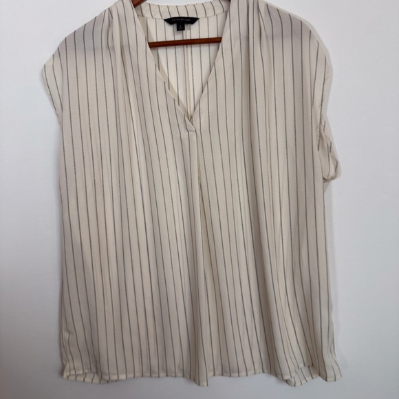 Banana Republic Ivory blouse classic v neck short sleeve pin striped size large - Picture 8 of 11